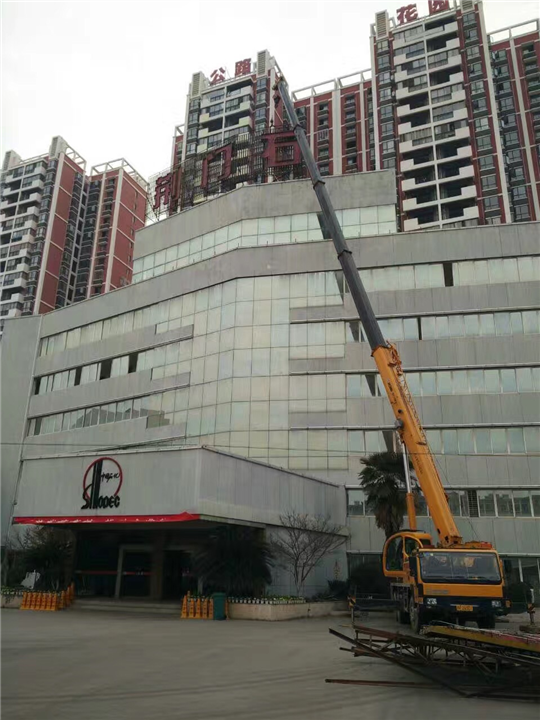 荆门吊车出租公司电话