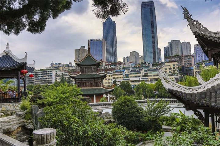 贵州毕节飞雄机场旅游包车接机服务电话是多少