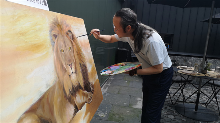 乔爱军医生绘制油画 