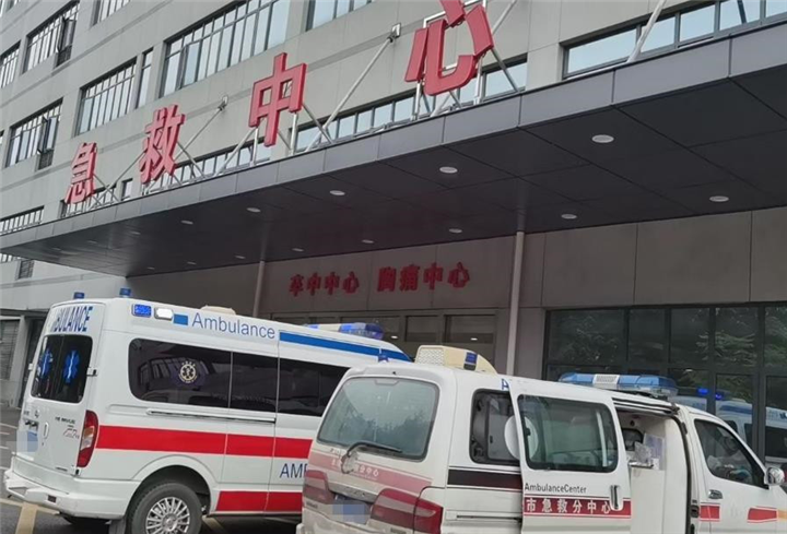 大连救护车出租院后护送多少钱
