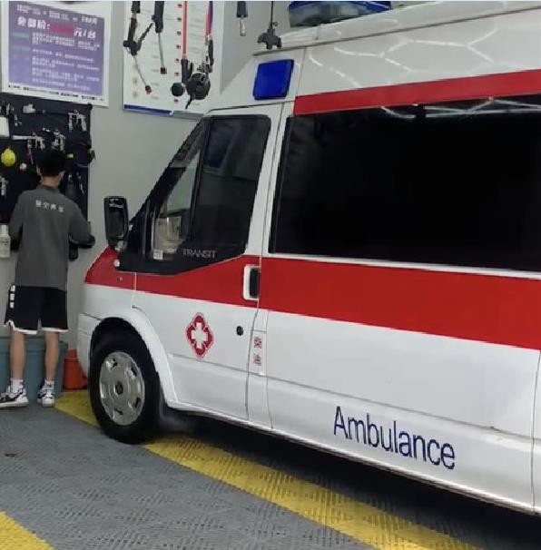贞丰县转院租救护车护送临终病人回家