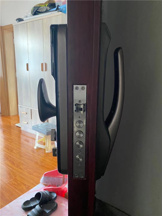 济宁可以找哪个师傅换玻璃门锁