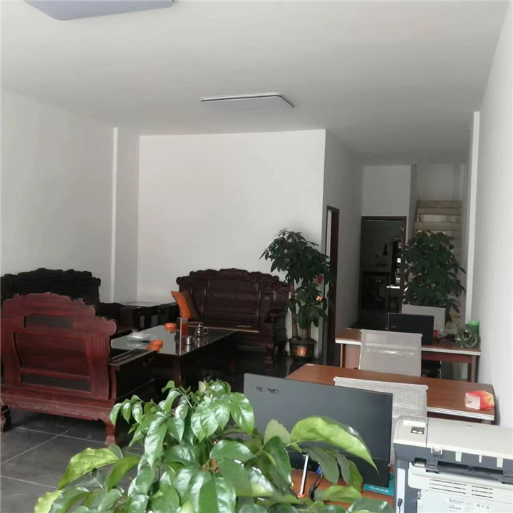 装修公司清理建筑垃圾运输车