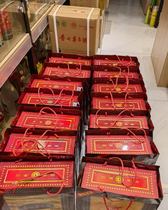 南京茅台酒回收讲述浓香型白酒可以长期存放