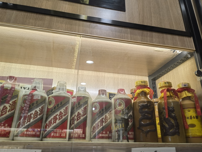 南京回收茅台酒怎样区分酱香型和浓香型白酒