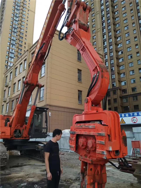挖掘机打桩臂