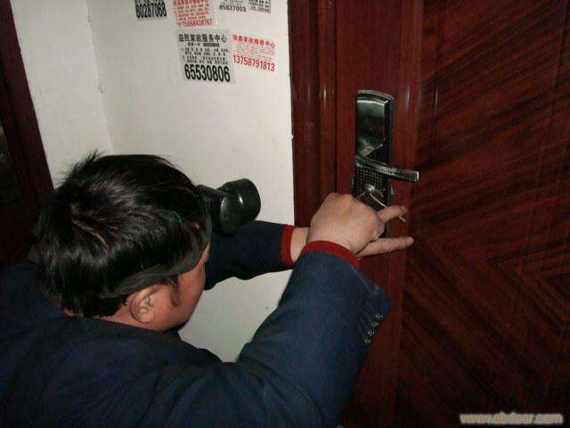 在福州长乐下班时突然发现钥匙没带身上锁打不开怎么办？ 