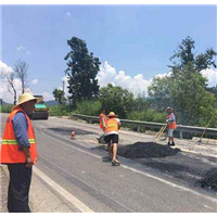 武汉道路刷黑 
