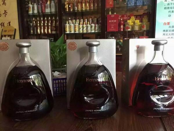 上海回收路易十三酒