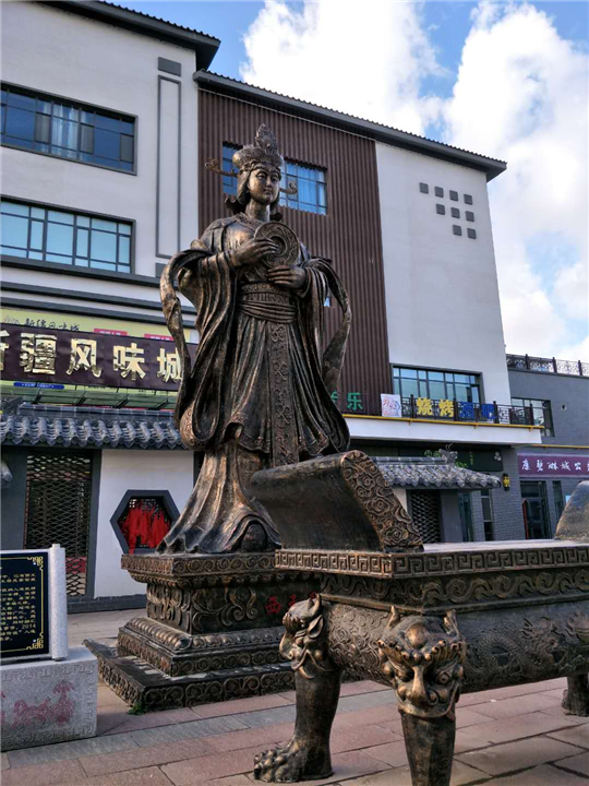 新疆玻璃钢雕塑厂