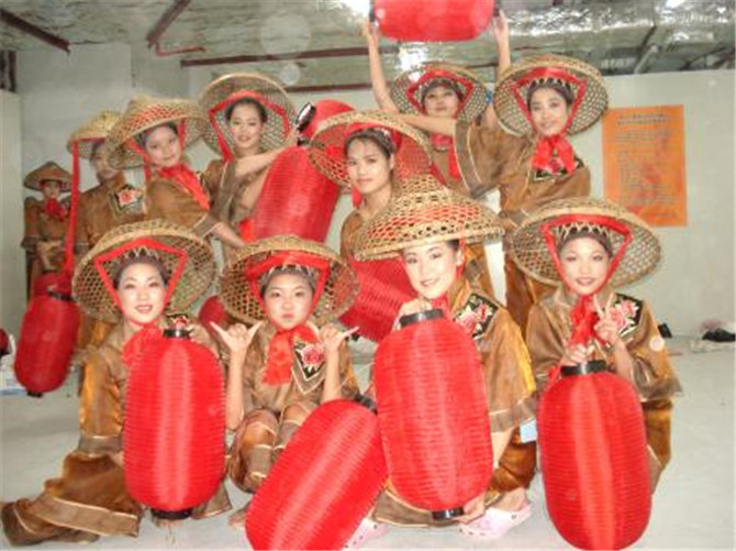 南宁民族歌舞艺术学校钢琴古筝葫芦丝二胡 