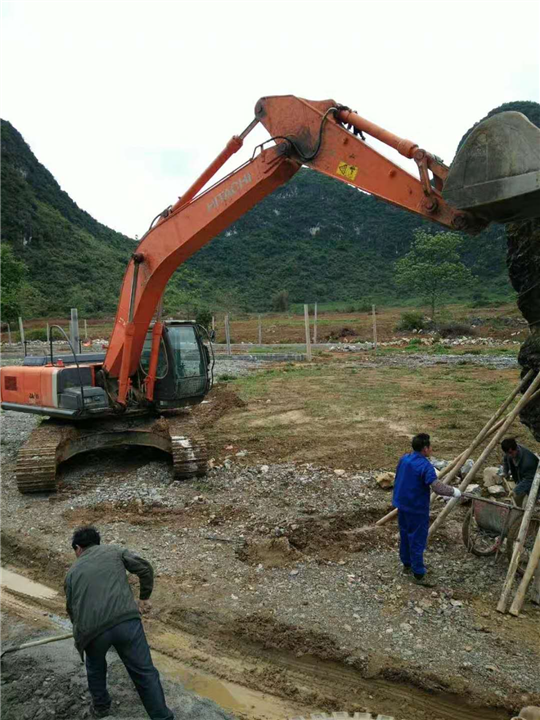 崇左吊车出租┃崇左挖掘机出租 