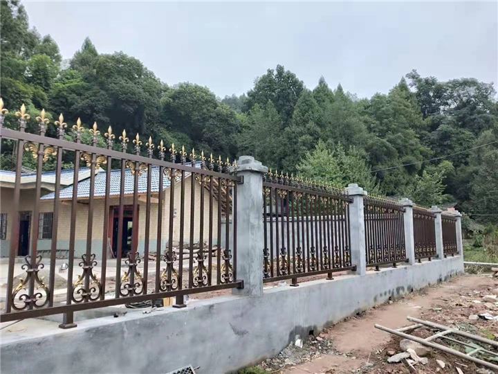 成都铁艺护栏厂家