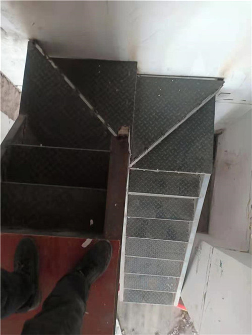 钢架楼梯