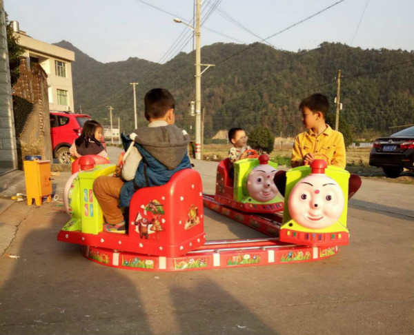 儿童大型游乐火车公园广场托马斯电瓶轨道火车轨道小火车 