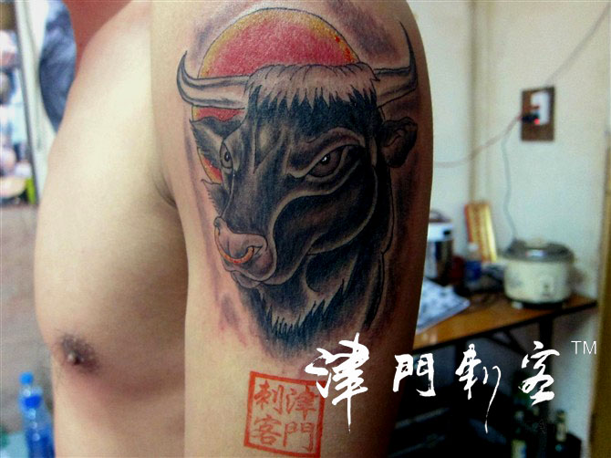 天津纹身津门刺客牛头纹身 