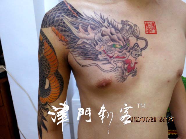 天津纹身津门刺客纹身作品过肩龙纹身 