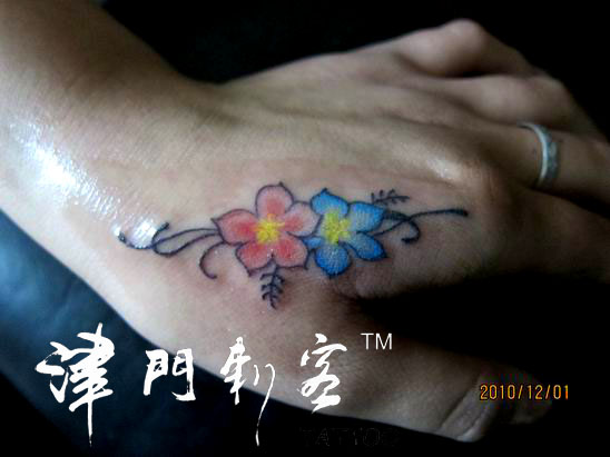 天津纹身津门刺客小花手部纹身 