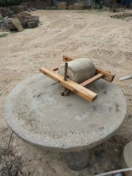 石碾子 