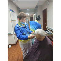 新疆老年公寓全能医护理发师