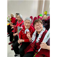 新疆老年公寓开心的老人