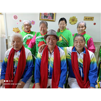 新疆老年公寓开心的伙伴们