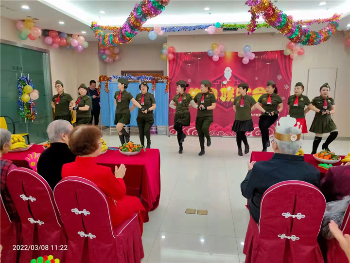 新疆老年公寓开心舞会