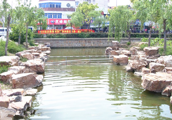 红石驳岸施工