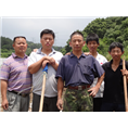 草莓种植基地易老师和学员现场合影