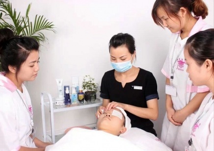 昆明美容培训价格 