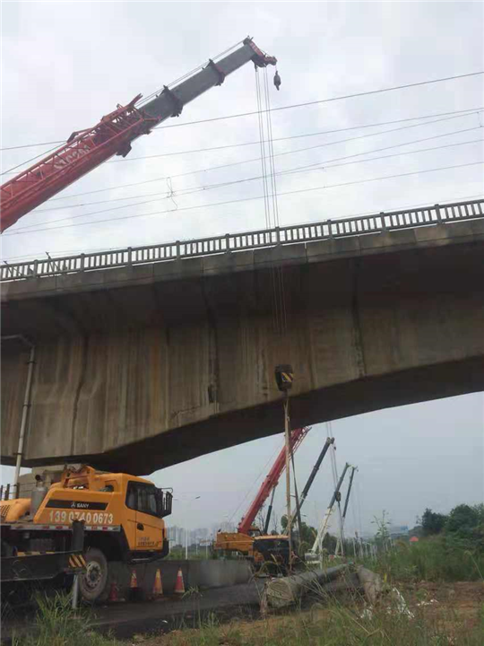 岳阳吊车//价格公道满意。