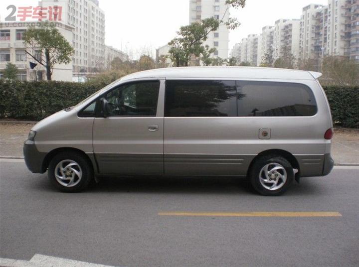 11座瑞风商务车