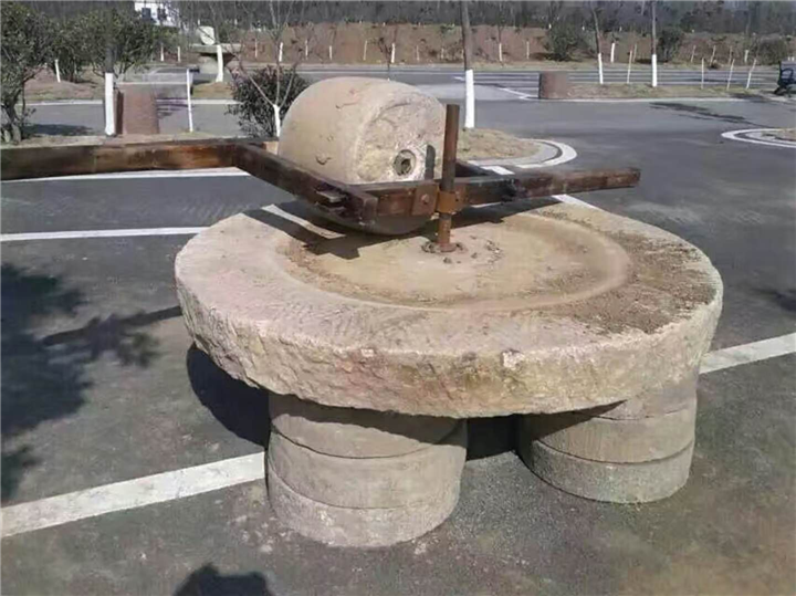 老石碾 