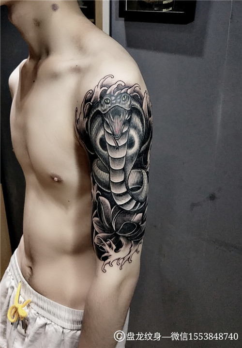 湘潭**的纹身店|荷花蛇包大臂纹身作品 