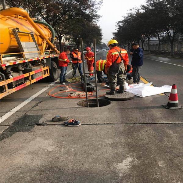 莱阳高压疏通污水管道 吸污车抽粪 液体