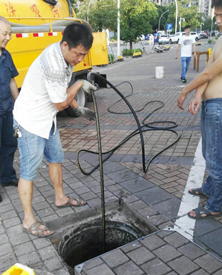 罗定疏通下水道 