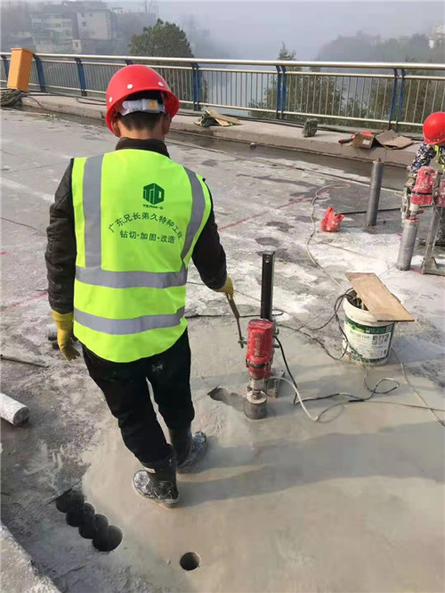 深圳钻孔拖工队