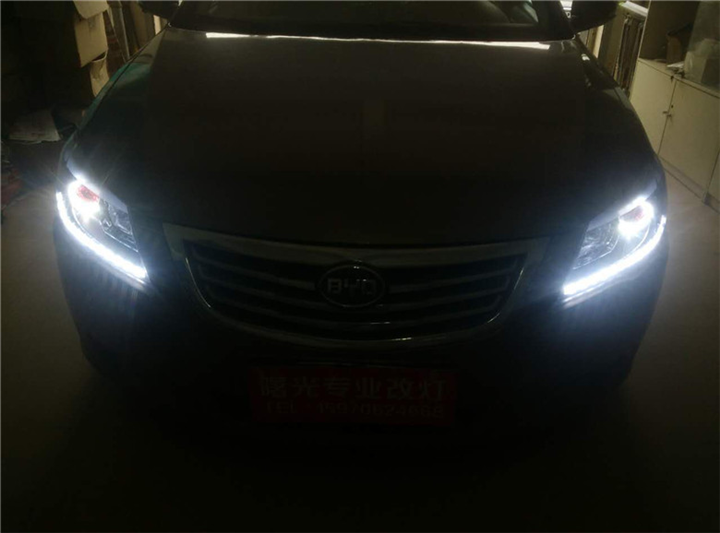比亚迪G6完美升级原厂Q5透镜氙气灯搭配红色恶魔眼 