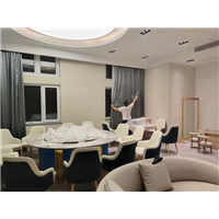 装修材料和家具中会散发出一些化学物质像甲醛苯铅氡气等