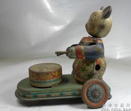 上海老铁皮玩具回收，上海老瓷器玩具回收 